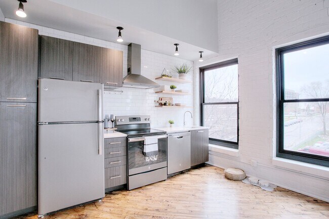Foto del edificio - Stylish Apartment Available at Farnam Hill...