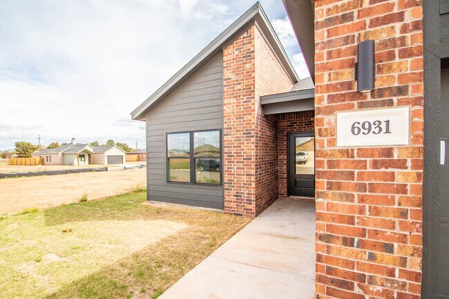Building Photo - 3/2 New Construction Modern House - $1,999...