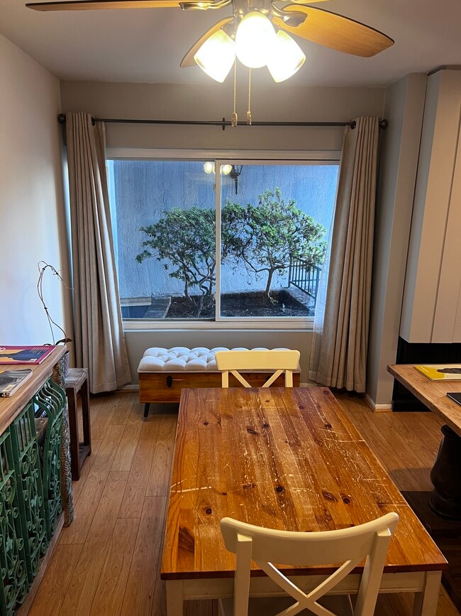 Foto del edificio - 5870 Green Valley Cir