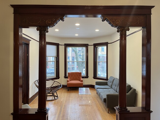 Building Photo - 1054 N Leavitt St