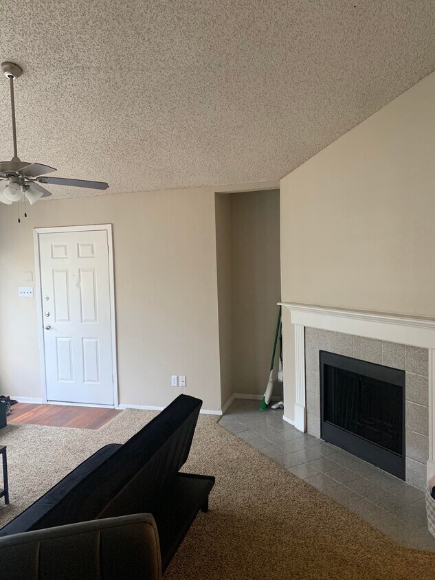 Primary Photo - 2112 Grenoble Dr