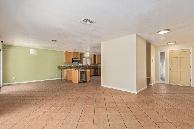 Building Photo - BEAUTIFUL TEMPE HOME WITH POOL!