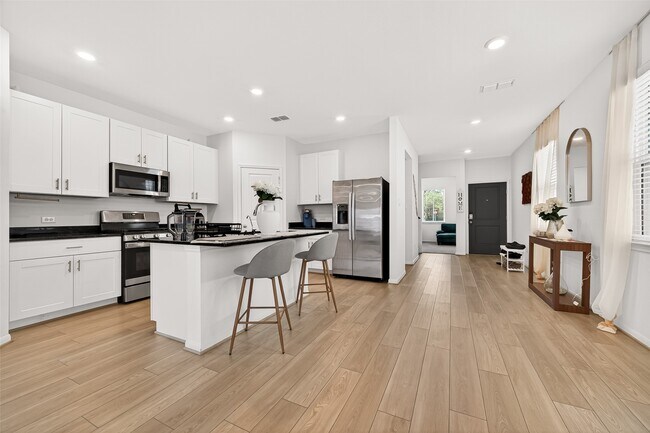 Foto del edificio - 2711 Misty Meadow Ln