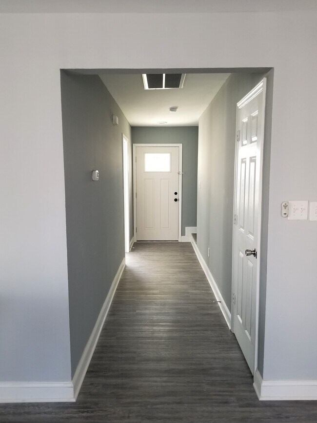 Pasillo del primer piso - 2810 Herndon Village Way