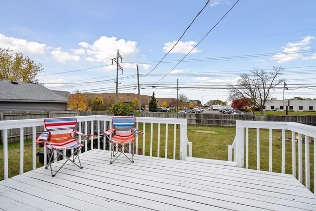 Building Photo - 5060 Hughes Ave NE