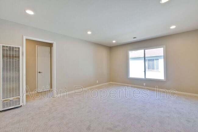 Building Photo - 625 Victor Way