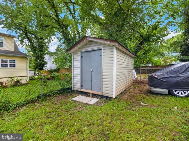 Building Photo - 6008 Addison Rd