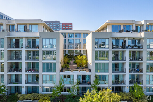 Alt. Exterior - 255 Berry St