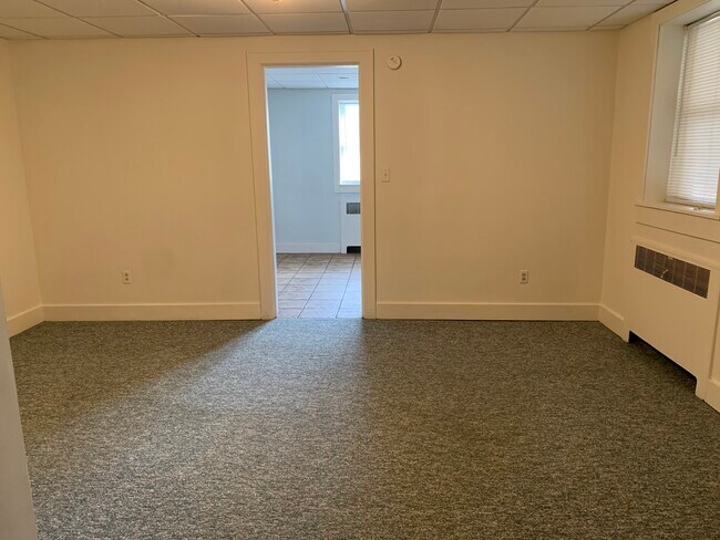 Building Photo - 704 Poplar St