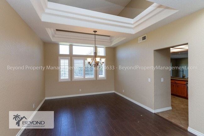 Foto del edificio - ELEGANT 4BR/2.5BA H in HOME IN OCEANSIDE P...