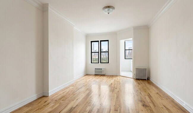 Building Photo - 428 E 81st St