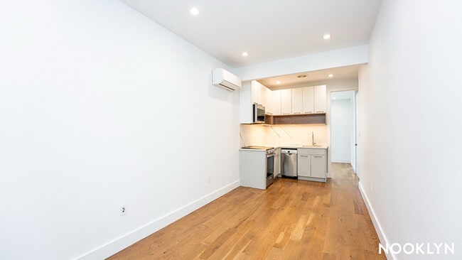 Building Photo - 122 29th St