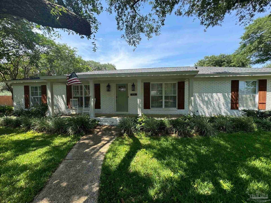 Foto principal - 831 Bay Cliffs Rd