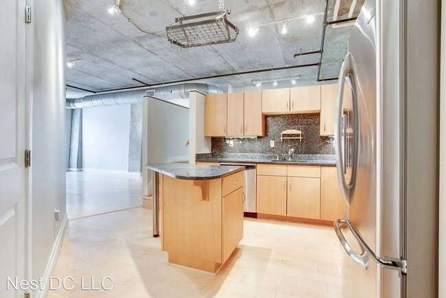 Building Photo - Loft Style Two bedroom W/Parking & Storage Included, Over 1,000 Square Feet!
