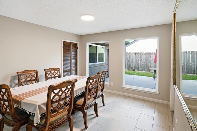 Foto del edificio - 3502 Plum Brook Ln