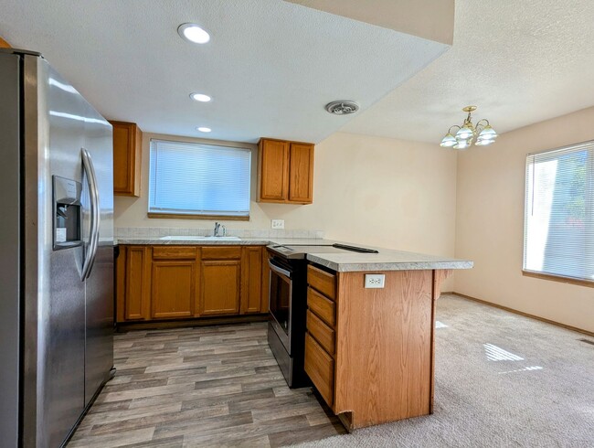 Foto del edificio - 4 Bedroom 2.5 Bath in NE Salem