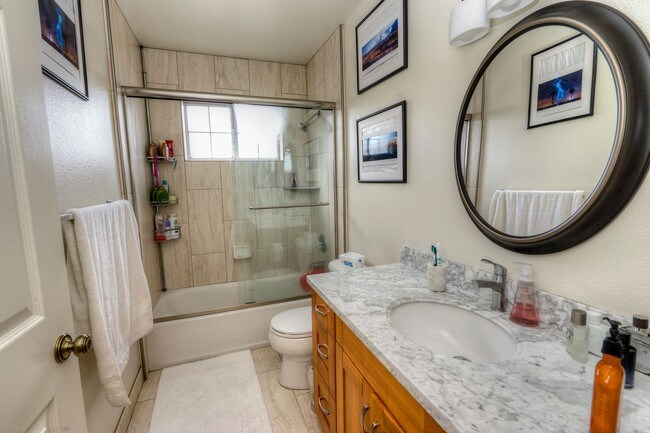 Foto del interior - 2320-2322 Francisco Blvd