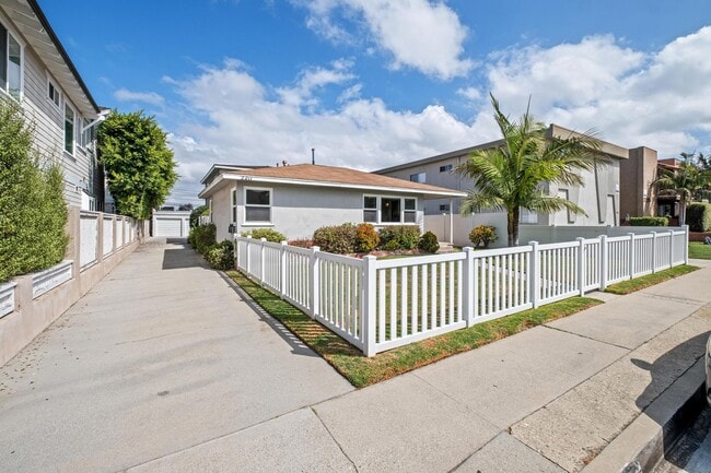 Building Photo - 2211 Nelson Ave