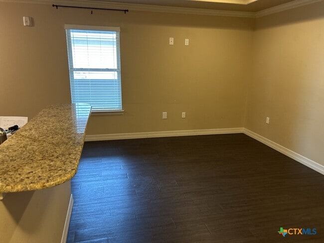 Foto del edificio - 2710 S Clear Creek Rd