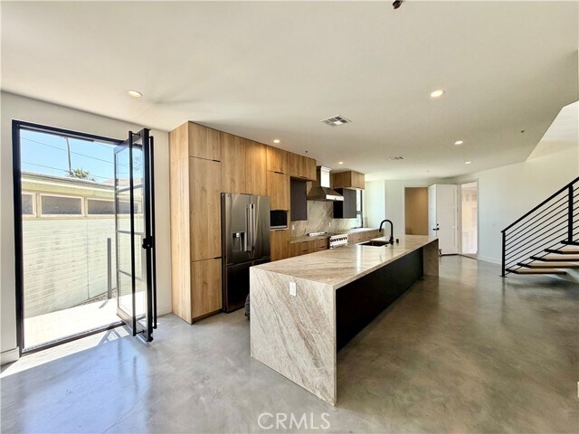 Foto del edificio - 243 Seal Beach Blvd