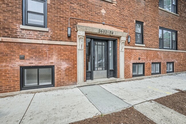 Building Photo - 2602 N Springfield Ave