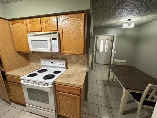 Foto del edificio - Charming 2BR Condo in Denver