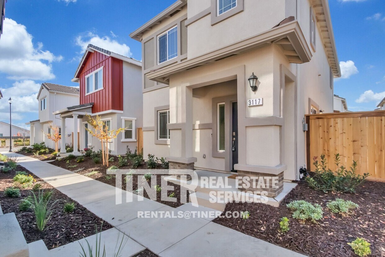 Primary Photo - Gorgeous Roseville Home