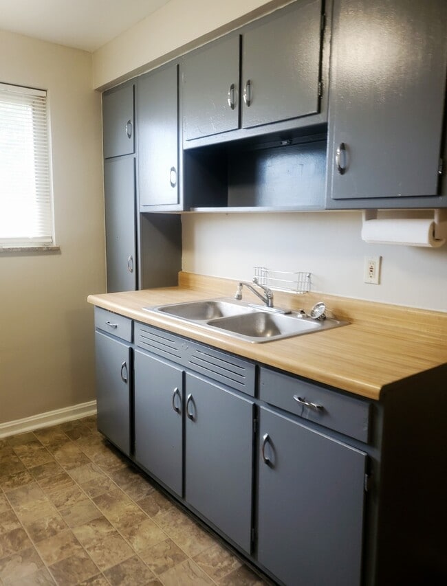 Kitchen - 1457 Hoffner St, Unit 3