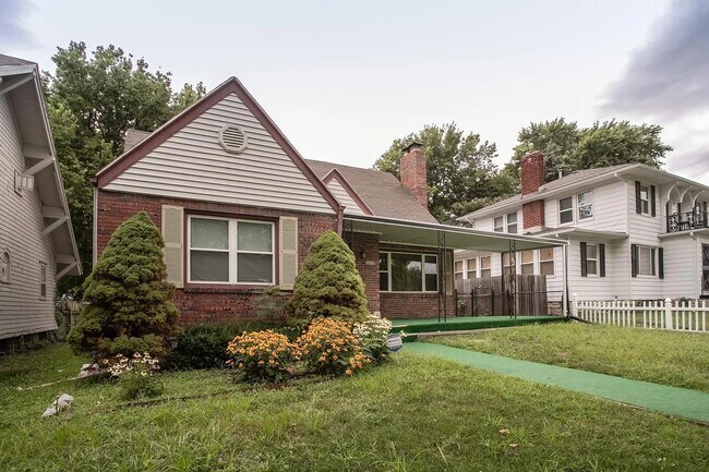 Foto del edificio - 5830 Paseo Blvd