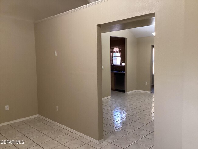 Foto del edificio - 5793 Crest Dr