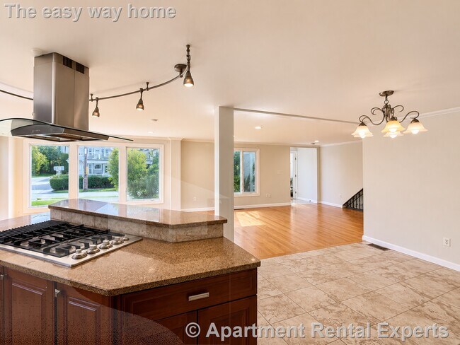 Building Photo - 167-169 Summer St Unit #1