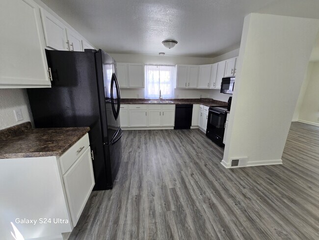 Foto del edificio - 1906 S Washington St