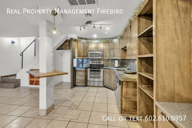 Foto del edificio - 4439 E Wood St