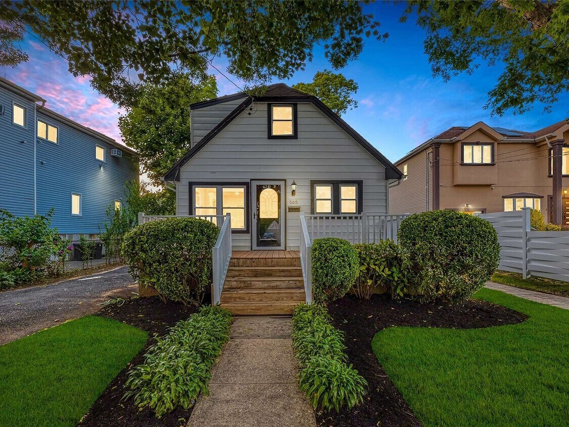 House- Upstairs Apartment has a private entrance to the side - 565 Portland Ave