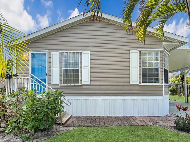 Charming Coastal Retreat in Ridgeway | Fenced Yard + Garage | Hobe Sound - Charming Coastal Retreat in Ridgeway | Fenced Yard + Garage | Hobe Sound Apartment