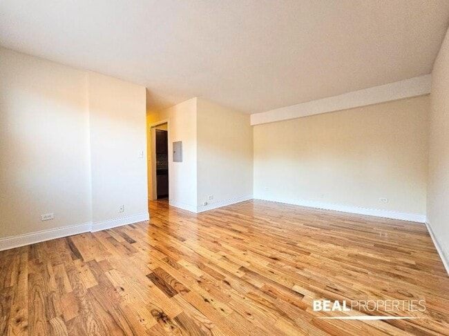 Building Photo - 0 bedroom in CHICAGO IL 60614