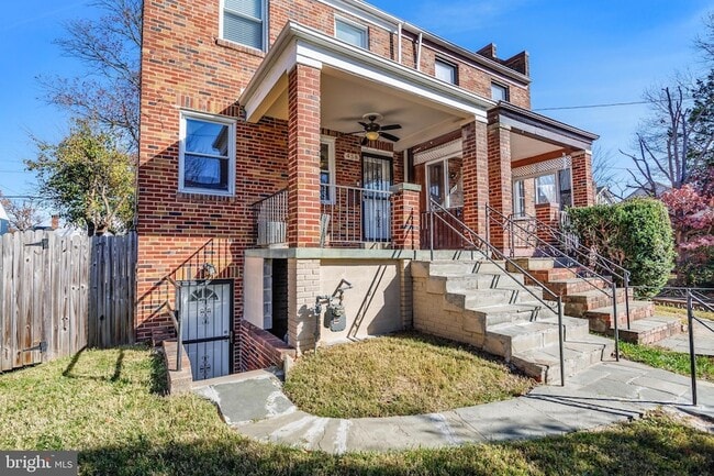 Photo - 458 Oakwood St SE Townhome