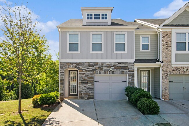 Building Photo - 5581 Oak Pl