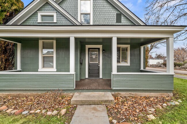 Building Photo - 3 Bedroom 1 Bathroom home in the North End...