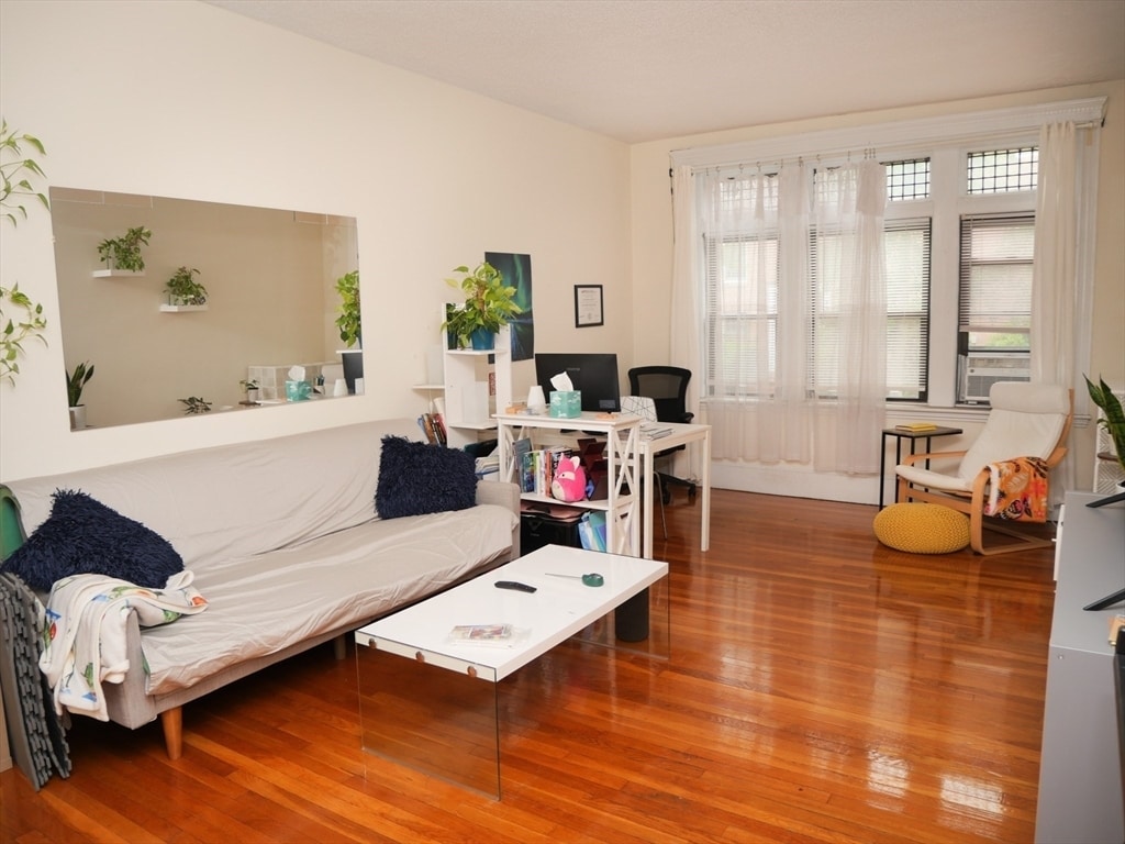 Foto principal - 229 St Paul St