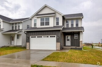 Building Photo - 1501 NE Savana Dr
