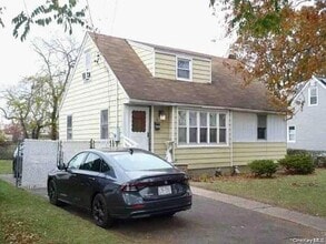 Building Photo - 650 Winthrop Dr