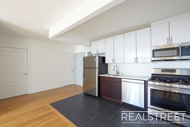 Foto del edificio - LUXURY 1 BED LOFT in Queens!