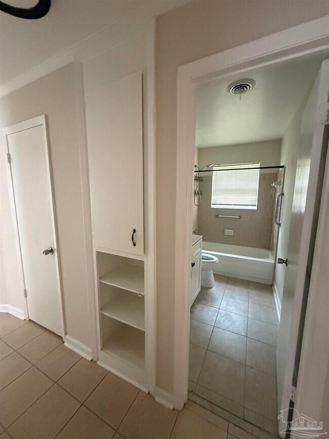 Building Photo - 6550 Allyn Way