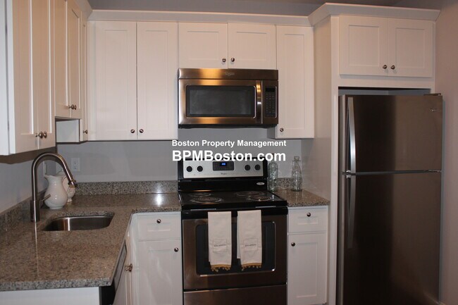 Foto del edificio - 2 Merrymount Pky