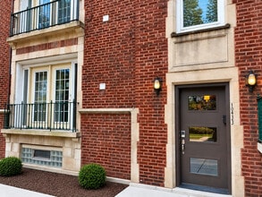 Building Photo - 10433 S Hale Ave