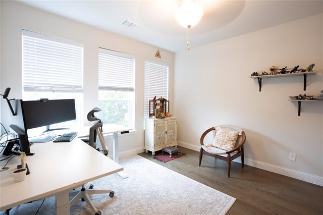 Foto del edificio - 9329 Middleground Pl