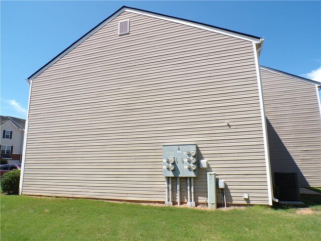 Building Photo - 38 Middlebrook Dr