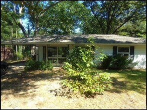 Building Photo - 3 N Meadowcliff Cir