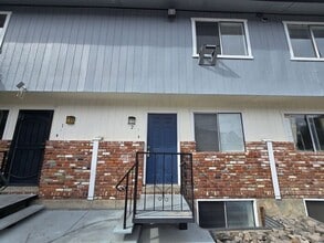Building Photo - 1414 E 9th St